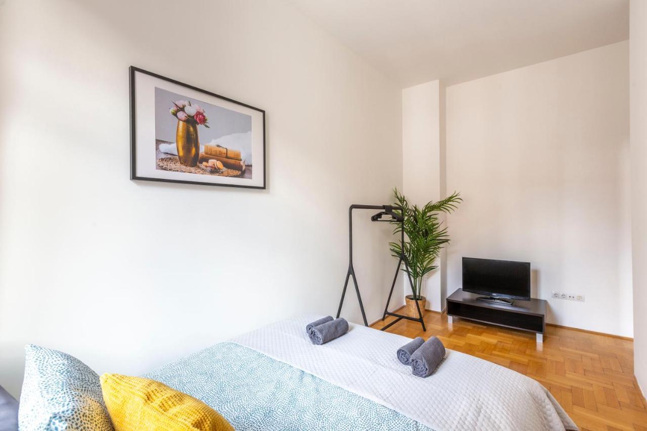 Downtown Cozy In The Gozsdu Garden Apartment Budapest